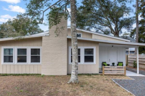 Charming 1960s Cottage, 5 Min Walk to Beach and Shops